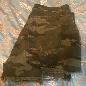 Womens no boundaries high waisted shorts. Size 9. Camo. Worn once, like new.